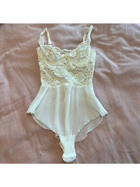 Romantic Coquette Ivory White Lace Ruffle Tiered Lingerie Bodysuit Size Small